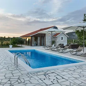  Villa Mali Raj